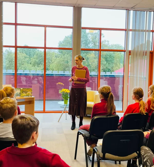 Laura Vinogradova bibliotēkā "Varavīksne"