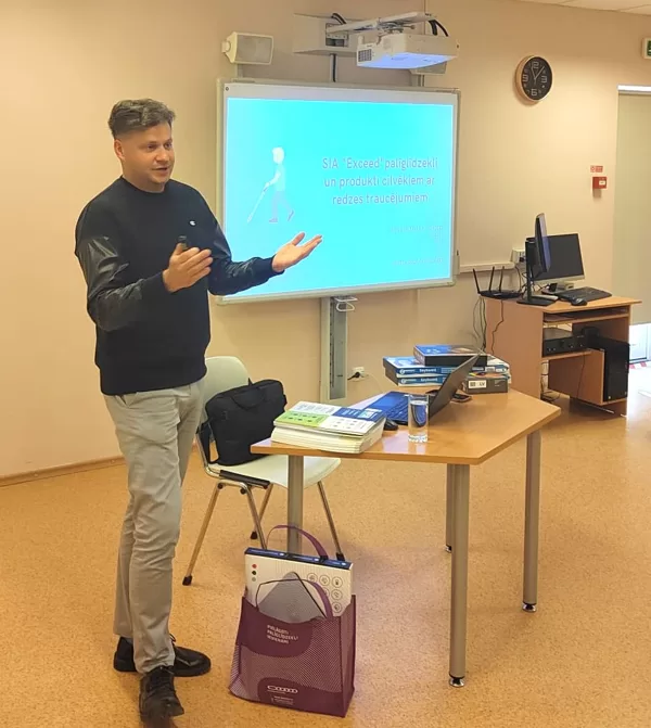 Teksta lasītāja lietošanas demonstrācija un iepazīšanās ar taktilajām galda spēlēm