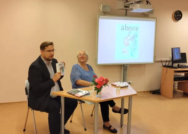 Seminārs “Sarunas par literatūru” –  Liega Piešiņa sarunājās ar Ivaru Šteinbergu
